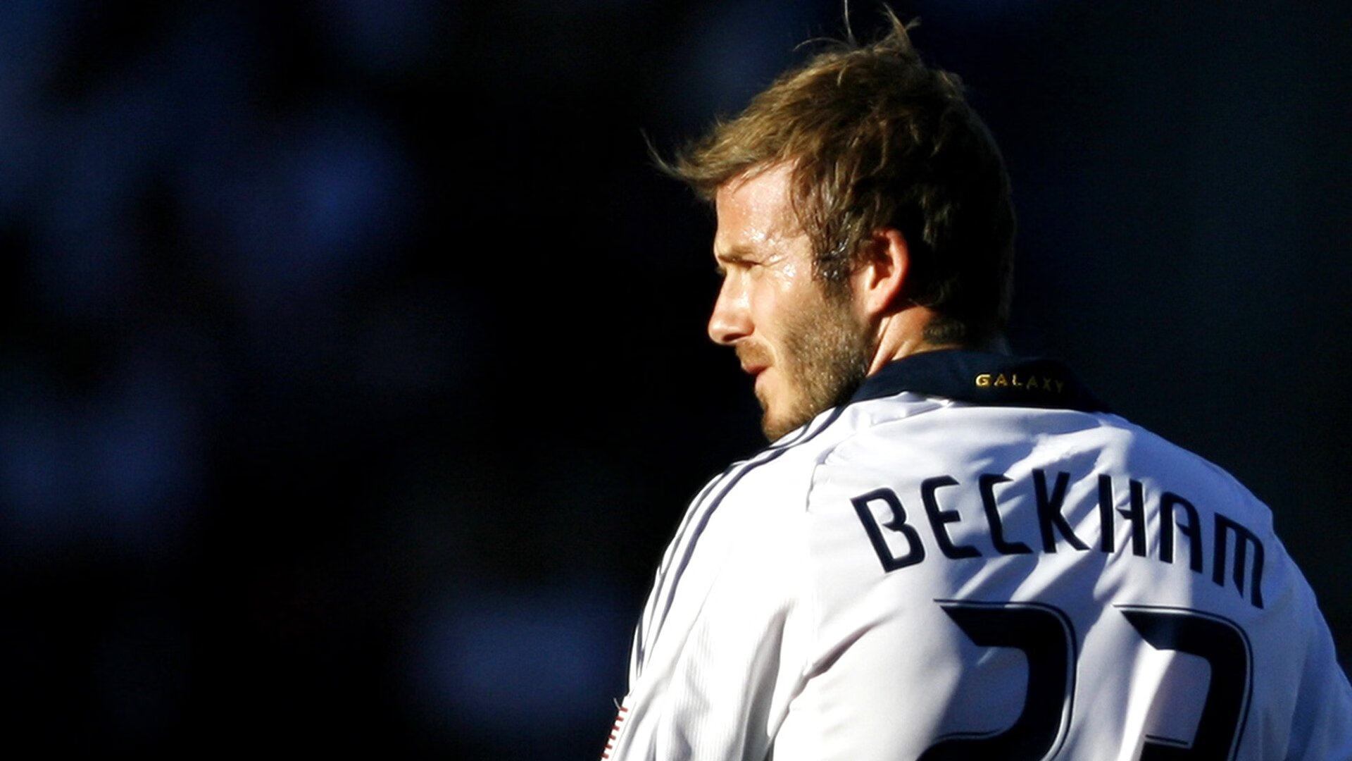 开云官网-当绿茵王者闯入篮球圣殿，东决关键夜，内马尔用足球的灵魂上演冠军级救赎